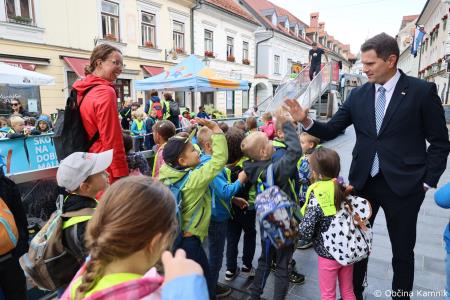 Otroci kamniških šol in vrtcev rajali na Glavnem trgu in se učili o trajnostni mobilnosti (19)